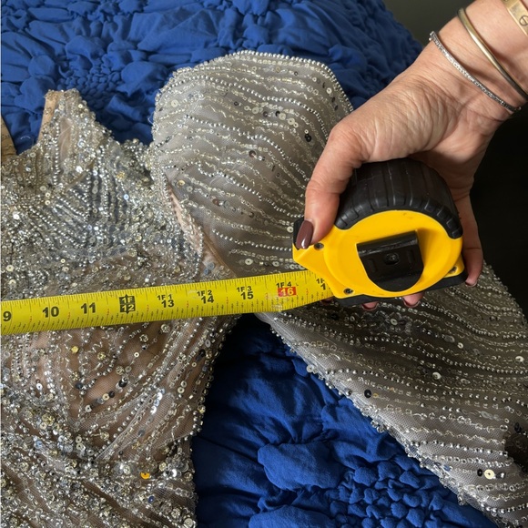 Evening gown - Picture 17 of 17